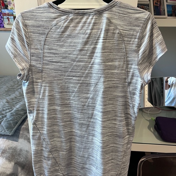 Lululemon T-Shirt - Picture 4 of 4